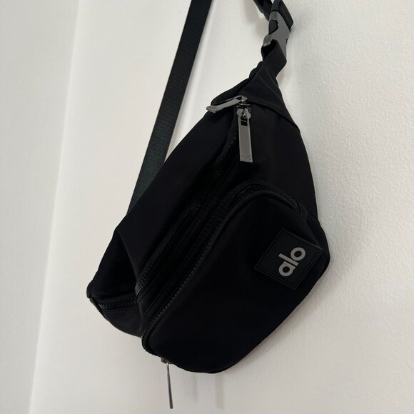 NWOT Alo Explorer Fanny Pack in Black - Picture 6 of 9